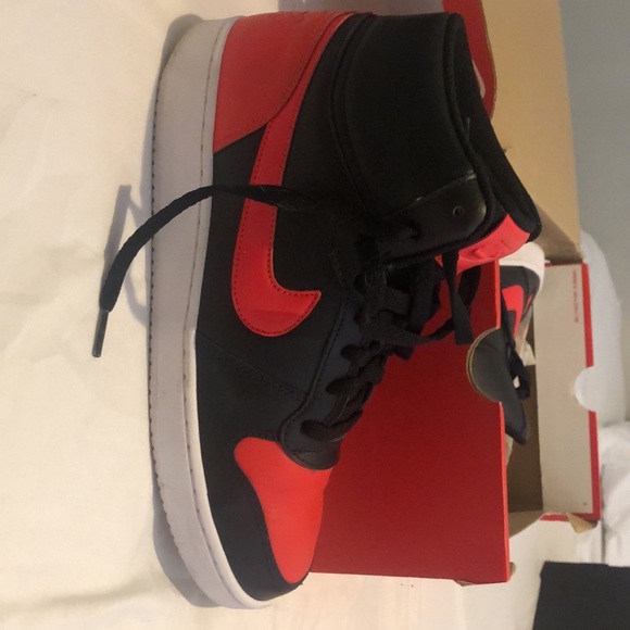 Nike - Picture 3 of 3